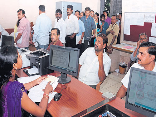 People stand in a queue to pay property tax at one of the BBMP tax collection centres in the City, with Thursday being the last day to avail five per cent rebate. DH photo