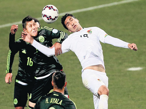 COPA CARNIVAL: Bolivia's Ricardo Pedriel (right) and Mexico's Julio Dominguez fight for possession in their Copa America match in Vina del Mar on Friday.