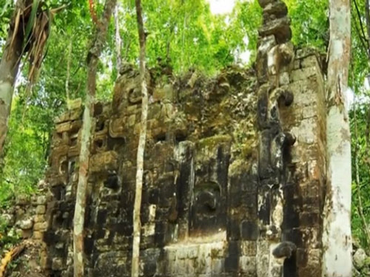 Teen discovers lost ancient Mayan city in Mexico