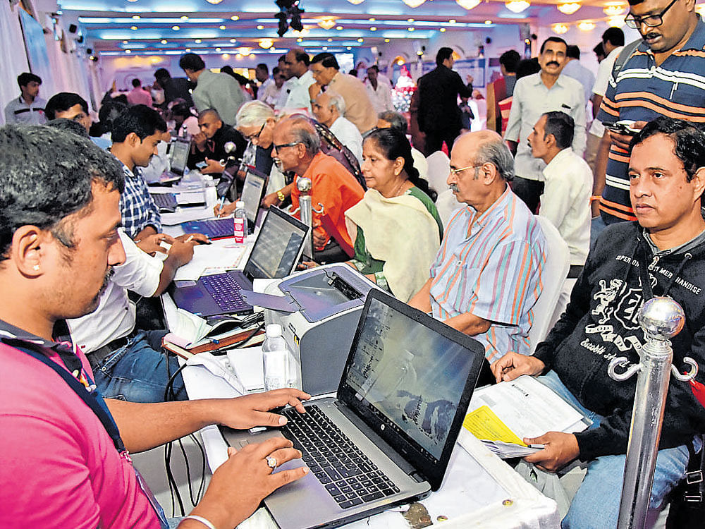 People file income tax returns at the special return receipt counters set up at Palace Grounds in Bengaluru on Saturday. DH photo