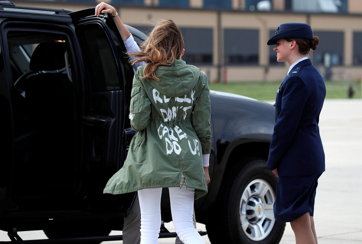 US first lady Melania Trump walks from her plane to her motorcade wearing a Zara design jacket with the phrase "I Really Don't Care. Do U?" on the back as she returns to Washington from a visit to the U.S.-Mexico border area in Texas, at Joint Base Andrews, Maryland, US, June 21, 2018. (REUTERS/Kevin Lamarque)