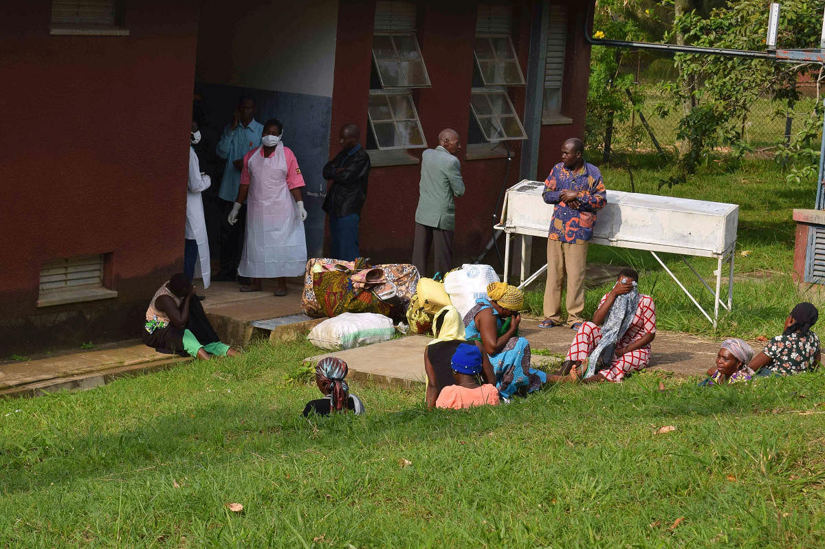 People are seen in the courtyard as Ugandan medical staff inspect the ebola preparedness facilities at the Bwera general hospital near the border with the Democratic Republic of Congo in Bwera, Uganda, June 12, 2019. (Photo: REUTERS)