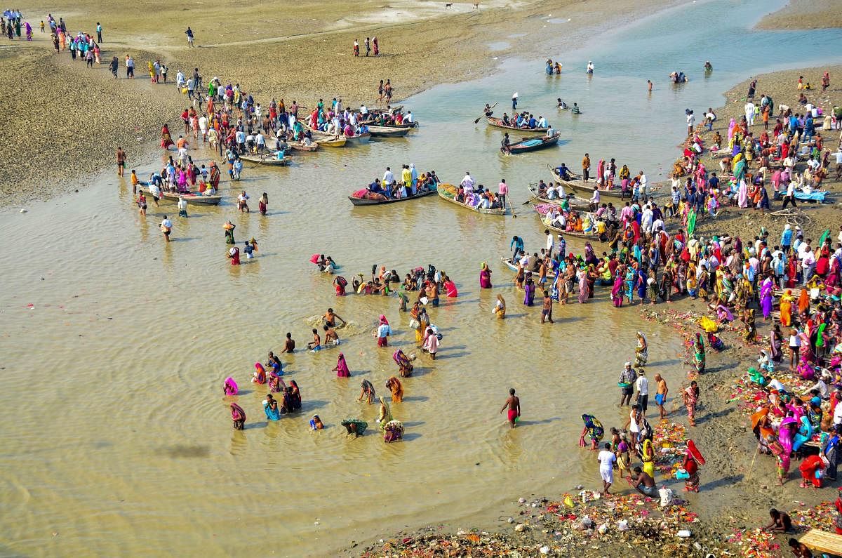 Devotees take a holy dip in River Ganga on the first day of the Navratri festival in Allahabad, Wednesday, Oct 10, 2018. (PTI Photo) 