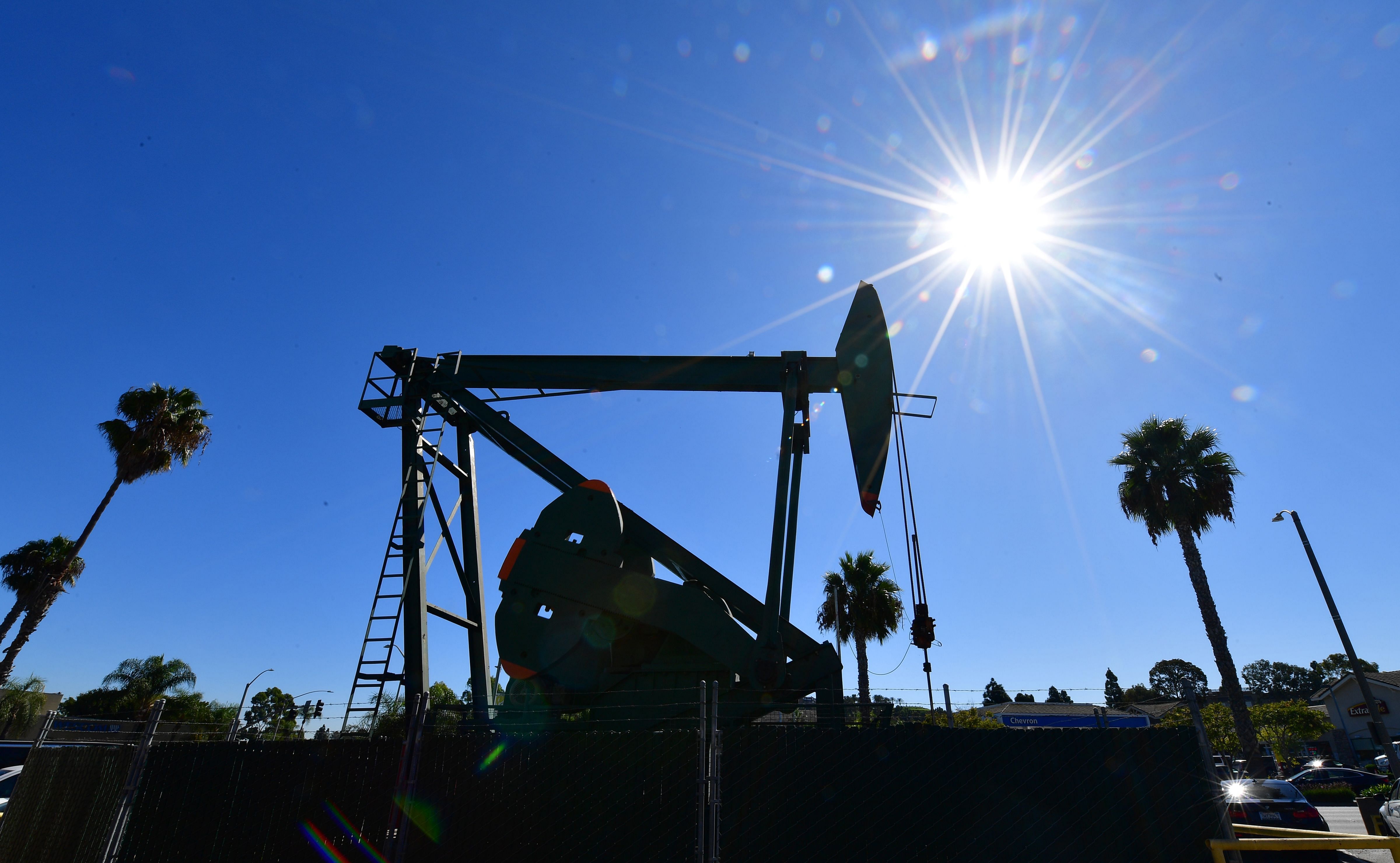 Oil futures marked their third straight week of losses last week - and have fallen for eight of the past nine - with Brent ending down 24% and WTI off around 7%. (AFP photo)