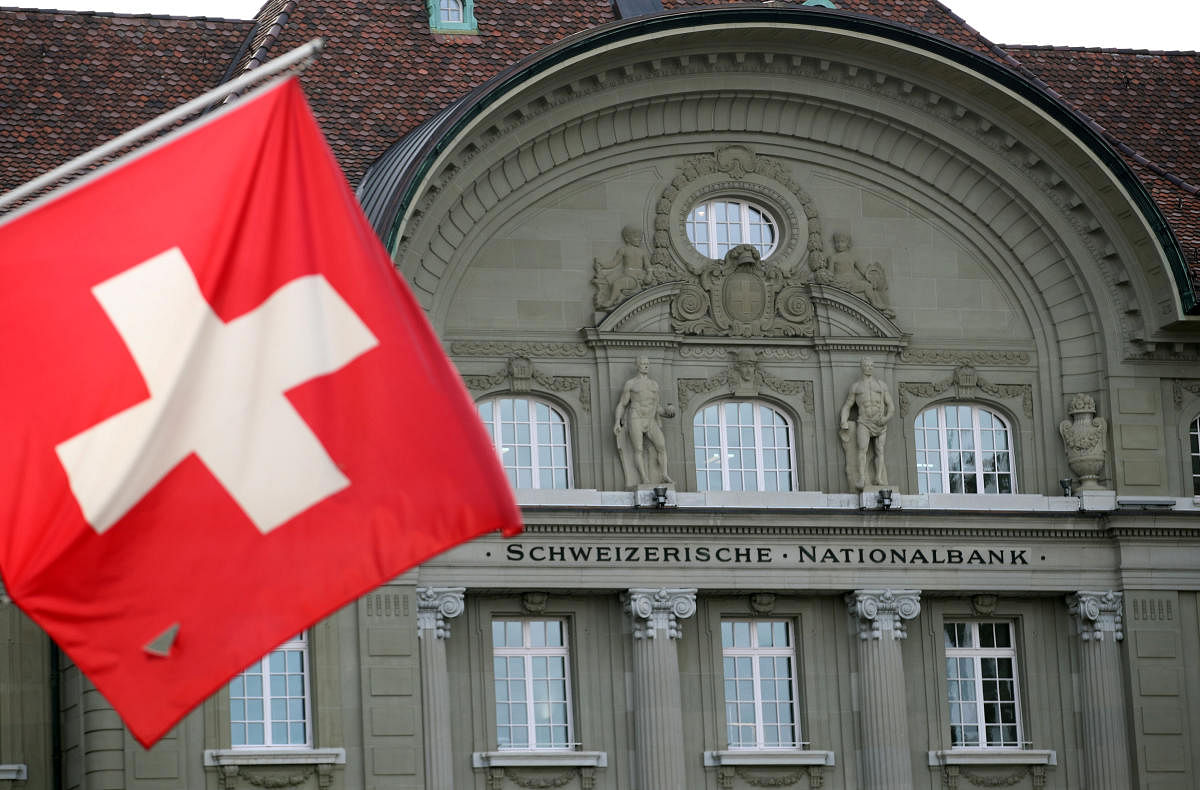 A Swiss flag is pictured in front of the Swiss National Bank (SNB) in Bern. (Photo REUTERS)