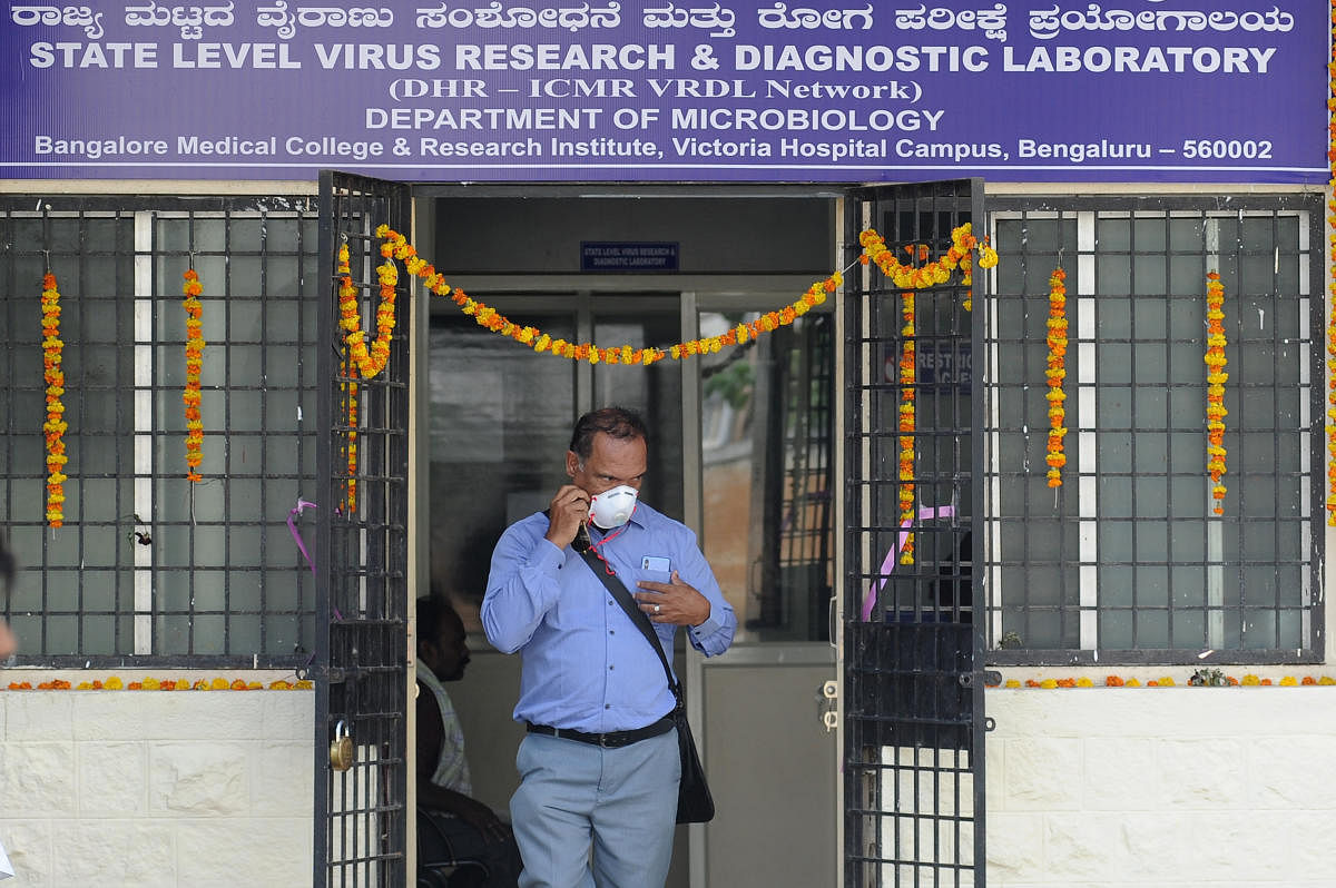 People seen at the State Level Virus Research and Diagnostic Laboratory at Victoria Hospital, Bengaluru, on Thursday. DH Photo/Pushkar V