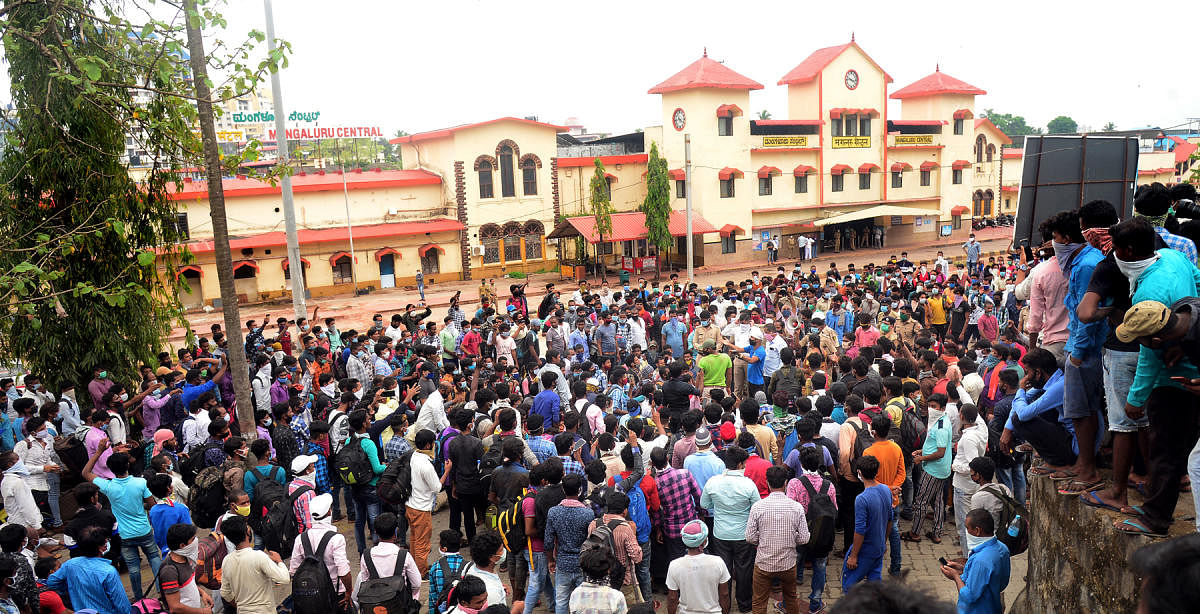  Hundreds of labourers from North India thronged Mangalore Central Railway Station believing fake messages on social media that trains were being operated to other states. DH Photo