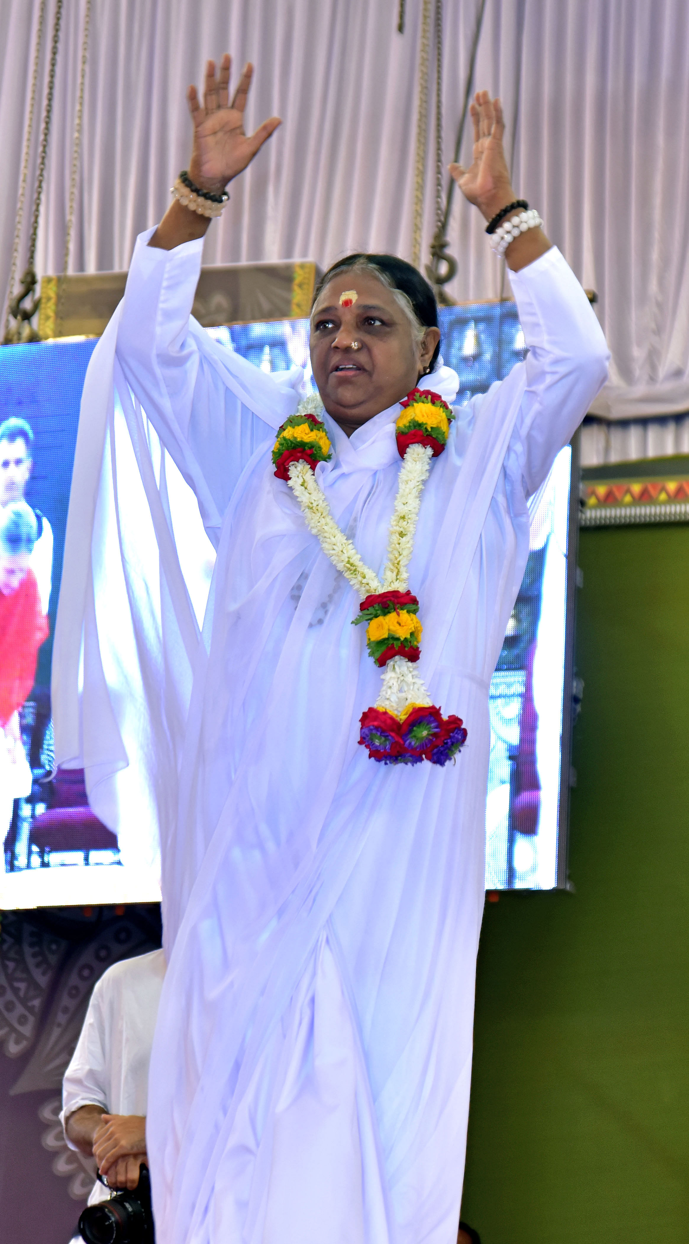 Usually, around 3,000 devotees have darshan of Mata Amritanandamayi daily and most of them get a close darshan too. (Credit: DH Photo)
