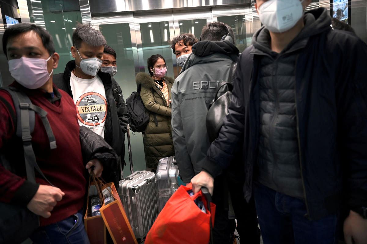 People wearing facemask as a preventive measure from coronavirus (Reuters Photo)
