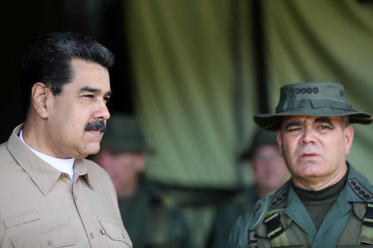 Venezuela's President Nicolas Maduro (L) and Defense Minister Vladimir Padrino (R) during a working meeting with the Commanders of the Territorial Defensive System in Caracas, Venezuela. (AFP File Photo)