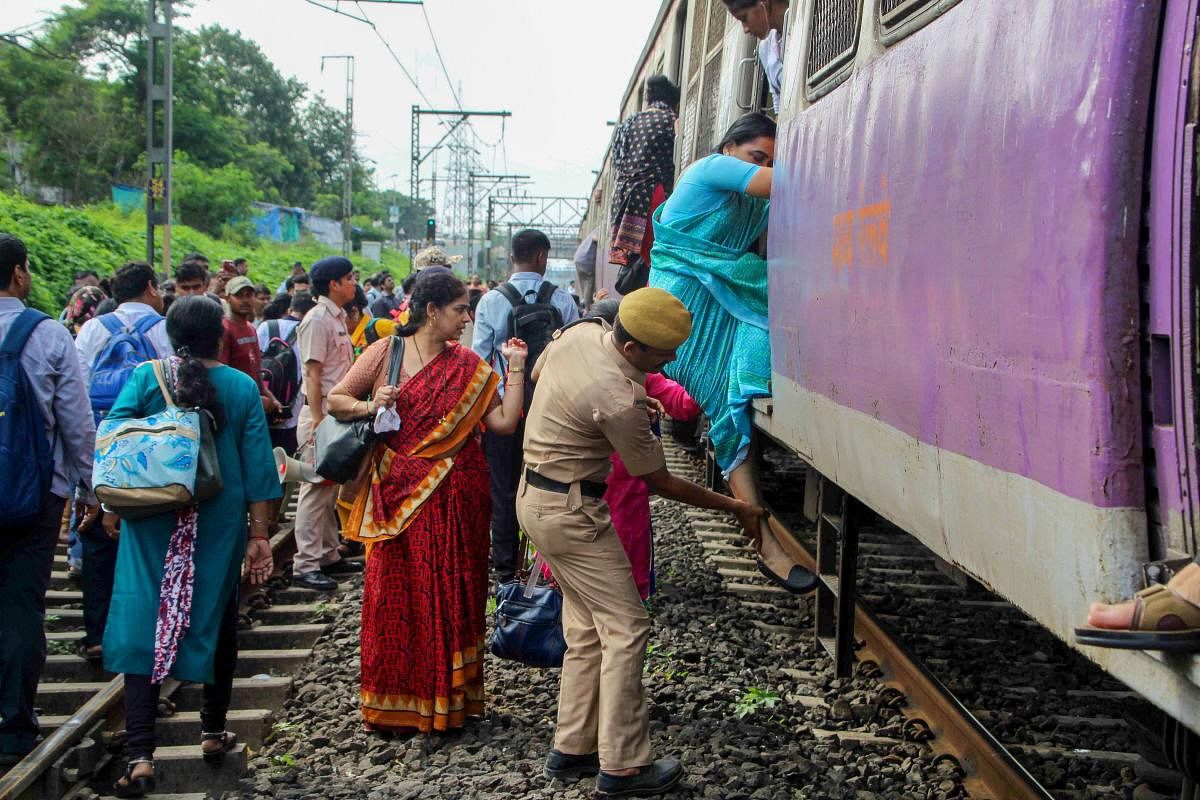 At least 16 people, including a woman, died Thursday in separate mishaps on Mumbai's suburban railway network, the Railway Police said Friday. (PTI Photo)