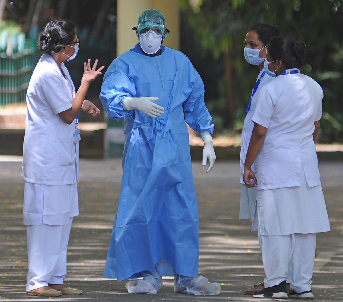 A medical staff with medical body suit interact with other staff amid COVID-19 outbreak (DH Photo)