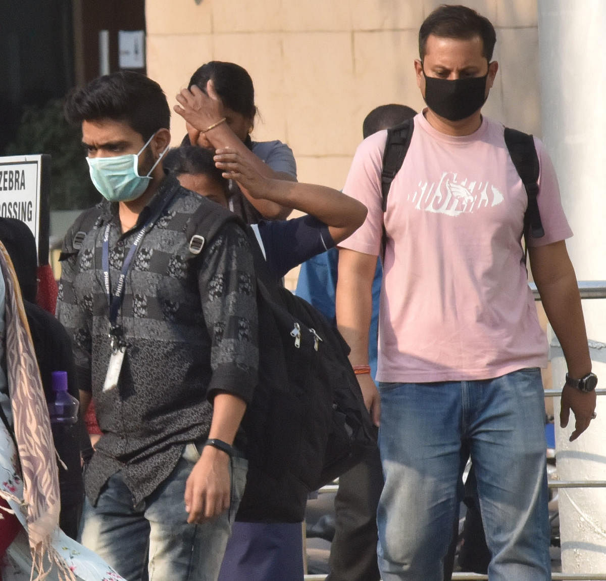 People wear masks due to the Coronavirus (DH Photo by Janardhan B K)