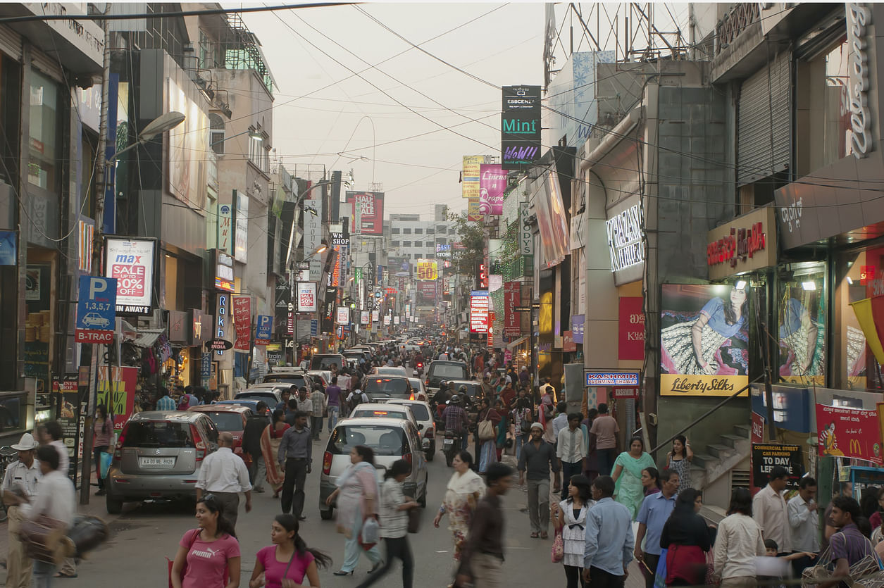 People throng a shopping street in Bangalore. (Istock Photo)