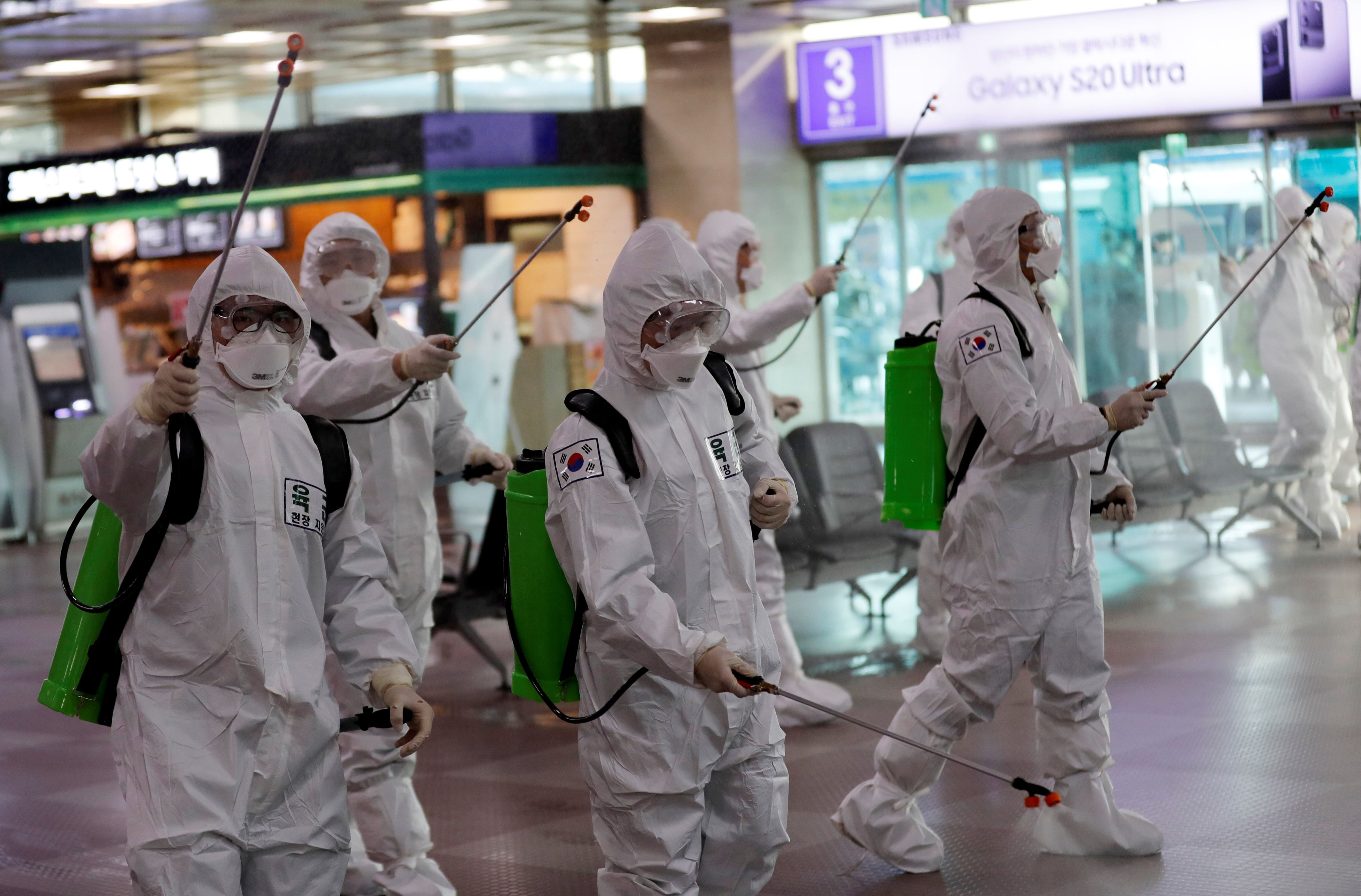 South Korean soldiers spray disinfectant the international airport in Daegu. (Credit: Reuters)