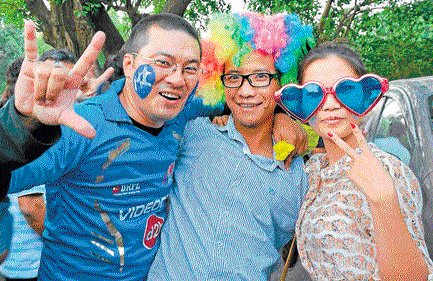 Spirited Cricket: fans shared mixed opinions about spot-fixing at CSK-MI&#8200;match recently. DH Photos by chaman gautam