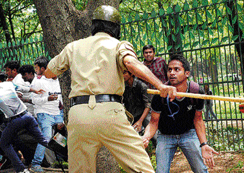 caned: Police lathicharge cricket fans gathered outside the Chinnaswamy Stadium  on Saturday. dh photo
