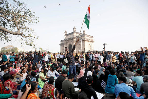 Demonstrators attend a protest against attacks on the students of New Delhi's Jawaharlal Nehru University (JNU), outside the Gateway of India monument in Mumbai. (Reuters photo)