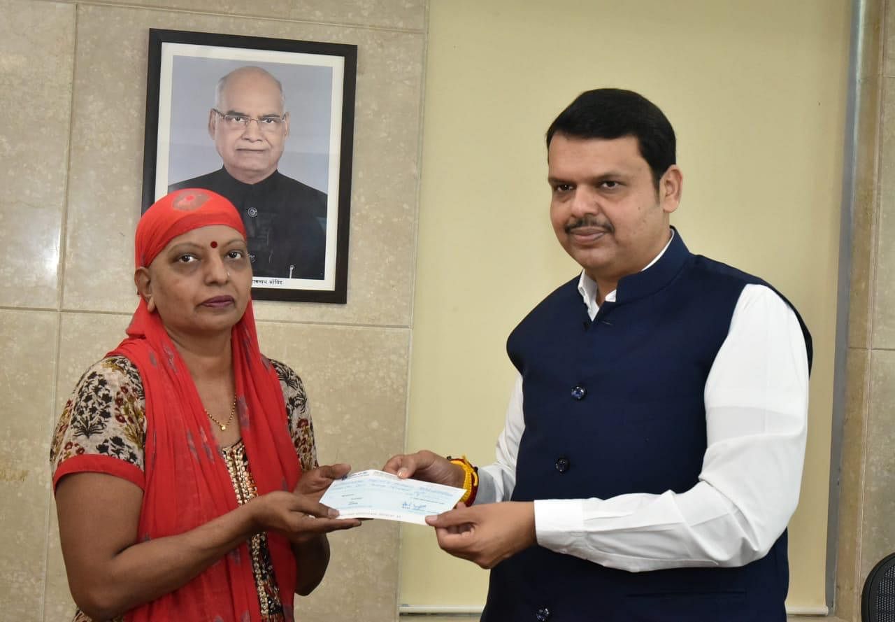 "CM Devendra Fadnavis’ first signature of this tenure was done on a #CMReliefFund cheque, on reaching Mantralaya, which was handed over to Kusum Vengurlekar by CM," the chief minister's office tweeted.