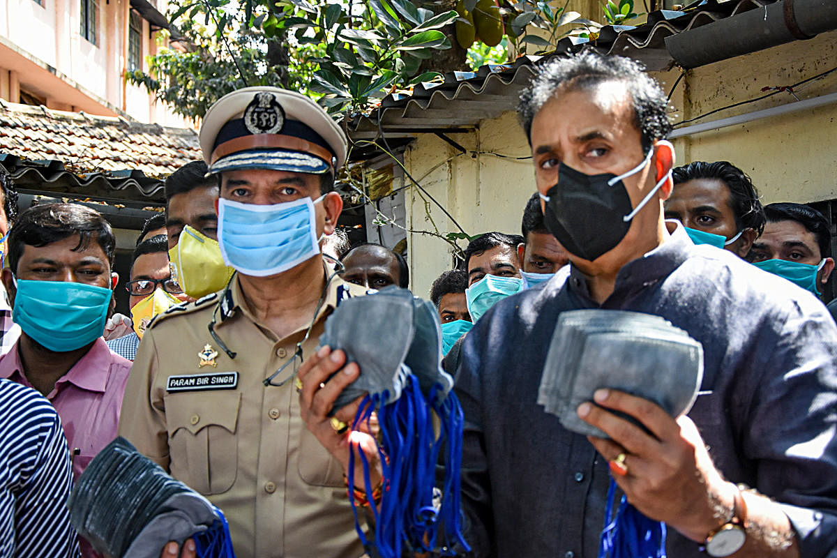 Maharashtra Home Minister Anil Deshmukh along with Police Commissioner Param Bir Singh (PTI Photo)