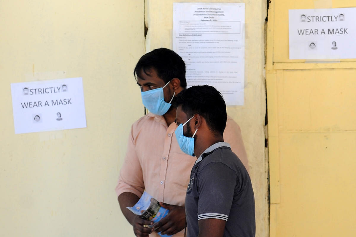 People seen at COVID-19 and Infectious Diseases Screening Center (DH Photo)