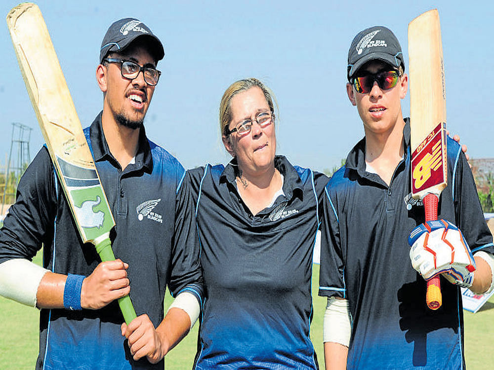 New Zealand blind team cricketers Donna McCaskill (centre) with her sons Marquele McCaskill (left) and Deacan Dunn. DH PHOTO/ Srikanta Sharma R