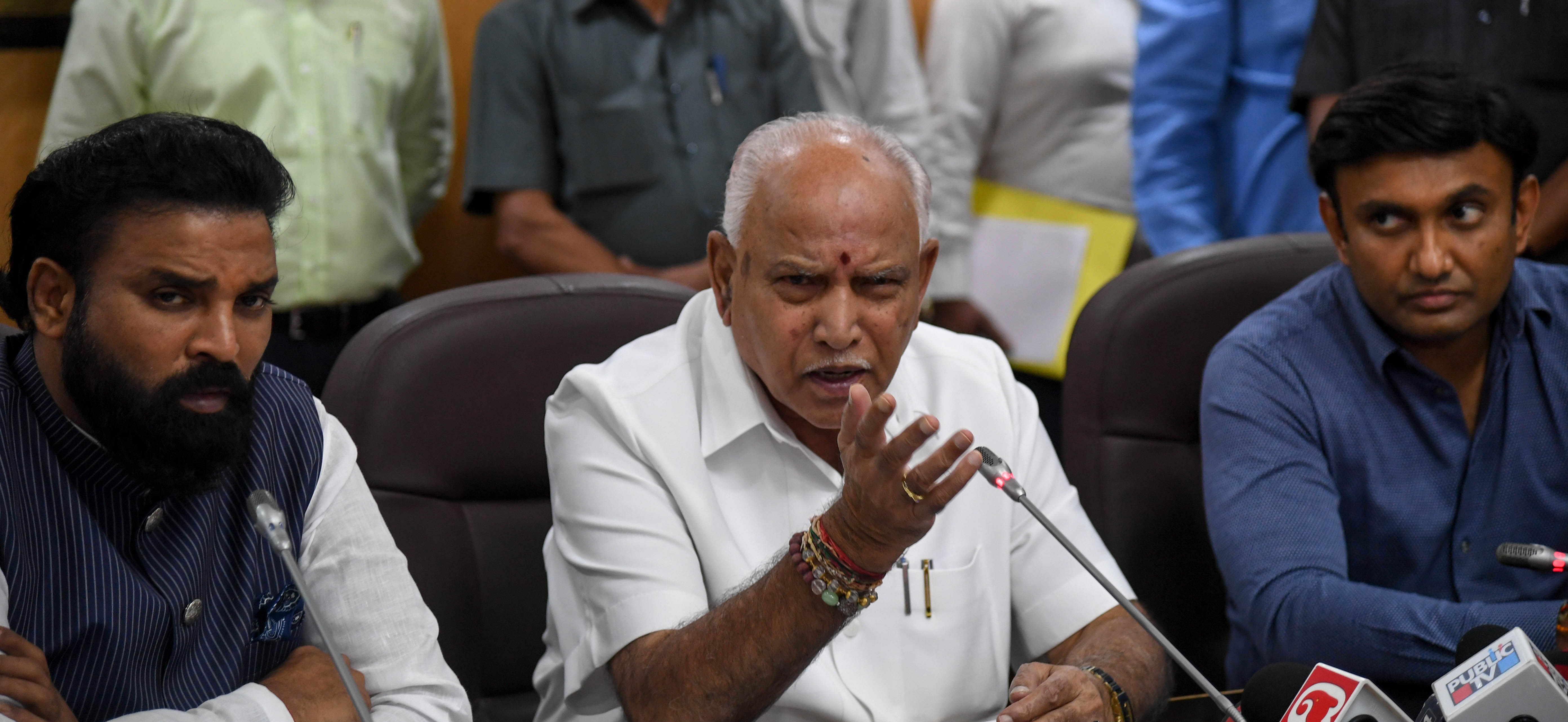 Chief Minister B S Yeddurappa addressing the press conference on coronary virus infection cases in Bengaluru. (DH Photo)