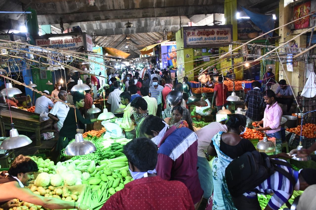 Since the Koyambedu market was open, several people rendered jobless due to the lockdown also turned vegetable vendors overnight turning up at the market. (DH Photo)