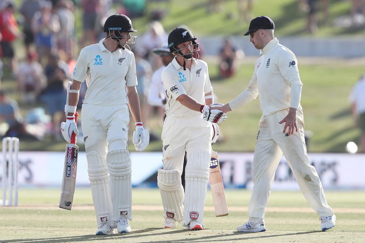 New Zealand’s BJ Watling (C) shakes hands with England’s Jack 1(R) at the end of play during the third day of the first Test cricket match between England and New Zealand at Bay Oval in Mount Maunganui New ZealandNew Zealand’s BJ Watling (C) shakes hands with England’s Jack Leach (R) at the end of play during the third day of the first Test cricket match between England and New Zealand at Bay Oval in Mount Maunganui New Zealand (AFP Photo)