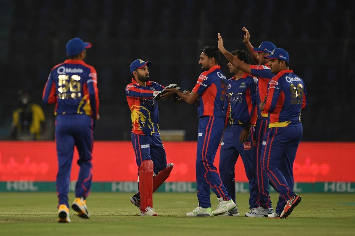 Karachi King's Waqas Maqsood (C) celebrates the wicket of Quetta Gladiators Ahmad Shahzad (unseen)during the Pakistan Super League (PSL) T20 cricket match between Karachi King's and Quetta Gladiators at the National Stadium in Karachi on March 15, 2020. (