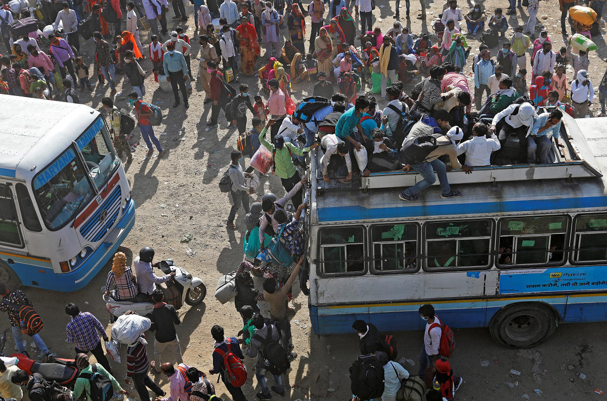 Migrant workers travel on crowded buses as they return to their villages, during a 21-day nationwide lockdown to limit the spreading of coronavirus disease (COVID-19), in Ghaziabad. Credit: Reuters Photo