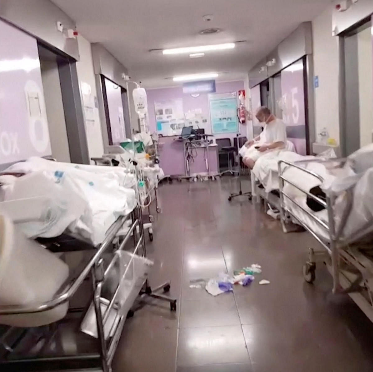 General view of a corridor with patients at an emergency unit of a Spanish hospital (Reuters Photo)