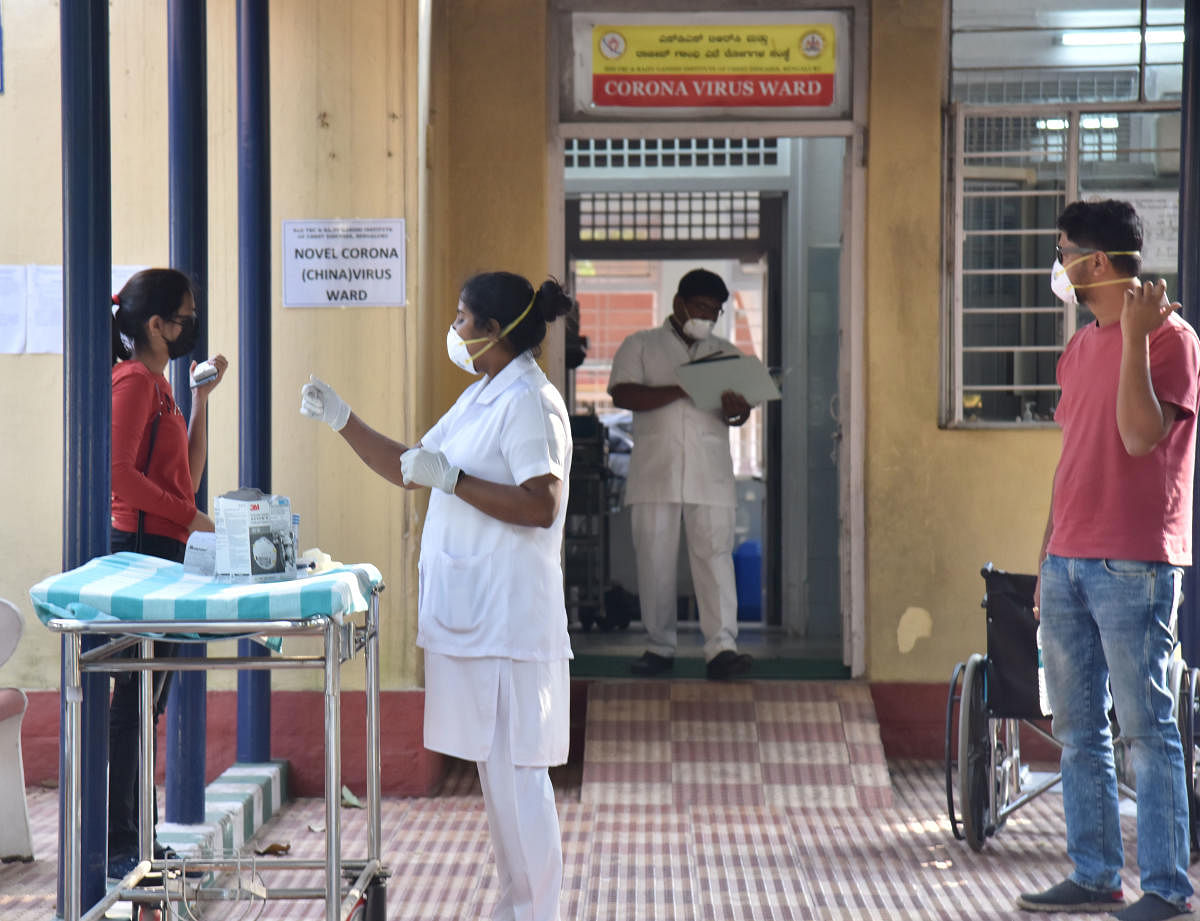Patients take treatment at the out side of Coronavirus ward (DH Photo)