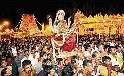 The idol of goddess of Sharada being brought out of Kudroli Sri Gokarnatheshwara temple for immersion, on the day of Vijayadashami in Mangalore on Sunday, marking the end of Mangalore Dasara this year. DH Photo