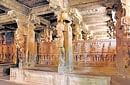 Yali columns at Keladi temple. Photo by the author