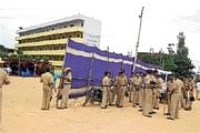 Tight security posted at Gokul College, Kolar, where KOMUL elections will be held on Friday. dh photo