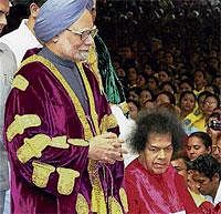Prime Minister Manmohan Singh at the 29th convocation of Sri Sathya Sai Institiute of Higher Learning on the eve of the 85th birthday of Sri Sathya Sai Baba (right) at Puttaparthi in Andhra Pradesh on Monday. PTI