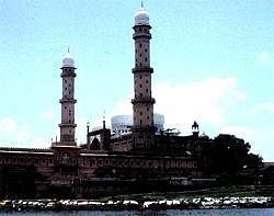 Taj-ul-Masjid in Bhopal  where Aalmi Tablighi Ijtema took place from 1947 to 2001 before being shifted to Itkhori grounds. Photo courtesy Wikipedia