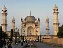 Majestic Inspired by the Taj Mahal, Aurangzeb constucted the Bibi-Ka-Maqbara in Aurangabad. Photo By Bhaskar P