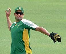 Jack of all trades: The bulwark of South African batting, Jacques Kallis will once again carry South Africa hopes when they lock horns with New Zealand in the third quarterfinal at Mirpur on Friday. DH photo/Srikanta Sharma R