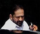 Suresh Kalmadi, former Chairman of the CWG Organizing Committee arrives at CBI headquarters for questioning in connection with alleged irregularities in the Games projects in New Delhi- PTI photo