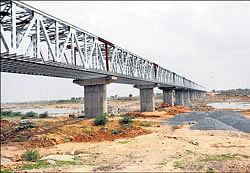 The new bridge connecting Raichur and Mantralayam in Andhra Pradesh. DH Photo