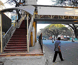 Not preferred: The skywalk on KG Road. DH Photo