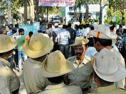 Constables grievances have become the talk of the town, following their colleague, Anand Kumar killing Sub-Inspector Vijay Kumar at Rajanukunte police station.  DH photo