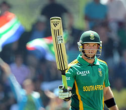 South Africa cricketer Colin Ingram raise his bat after scoring a half century (50 runs) during a One Day International (ODI) cricket match between South Africa and Pakistan in Bloemfontein at Chevrolet Park on March 10, 2013. AFP PHOTO