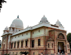Timeline R K Ashram houses a museum on the life and teachings of Swami Vivekananda.
