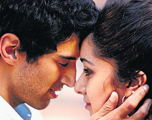 Aashiqui 2 movie review: Love? It's a liquor story