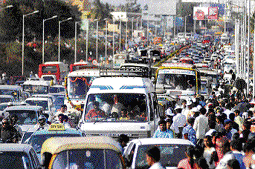 None of the political parties has spoken about reducing  traffic within the City in their manifesto, the panelists said.