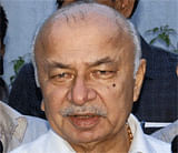 Naxal attack: Shinde speaks of joint action, Greyhound forces