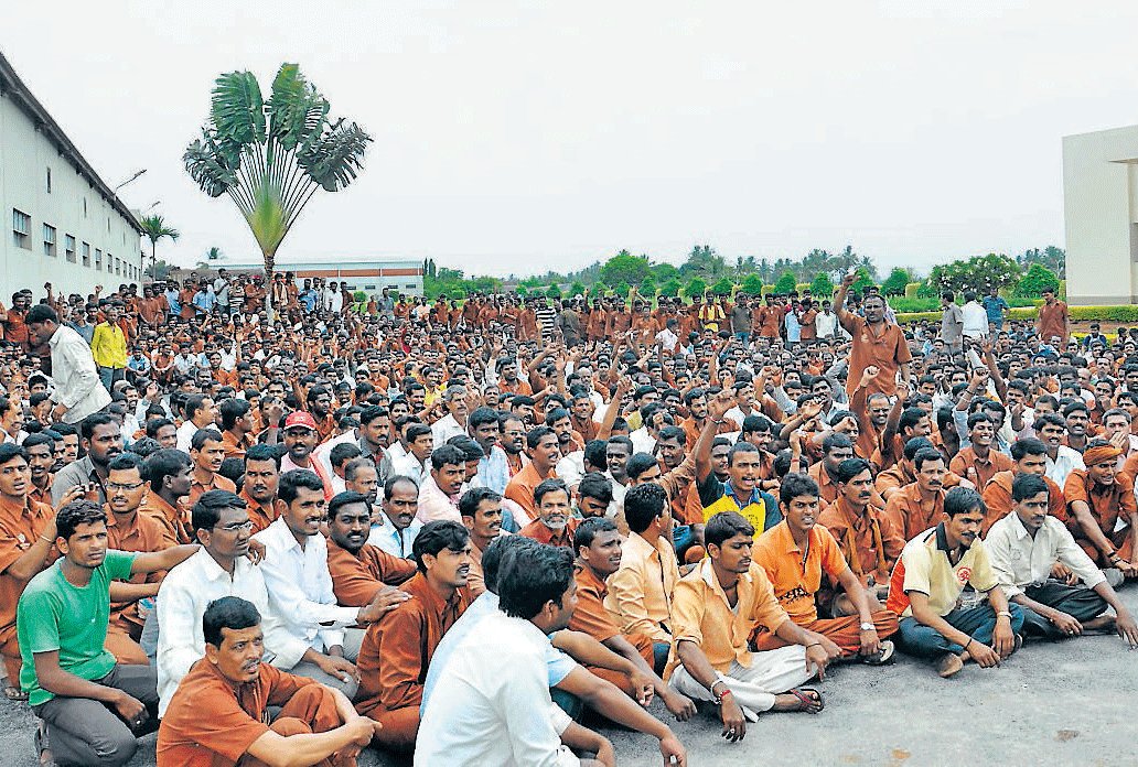 Fearing for livelihood: Workers of the Sanjay Ghodawat Pan Masala factory hold a  demonstration against the ban on gutka, in front of the factory premises at Mankapur village in Chikodi taluk of Belgaum district on Saturday. dh photo